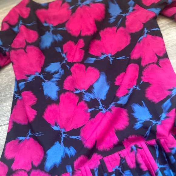 |🍌|~ BANANA REPUBLIC floral pink and blue flower top - Picture 3 of 3